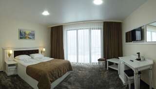 Отель Villa Elena SPA & Resort Буковель Двухместный номер с 1 кроватью, видом на горы и правом посещения спа-салона-2